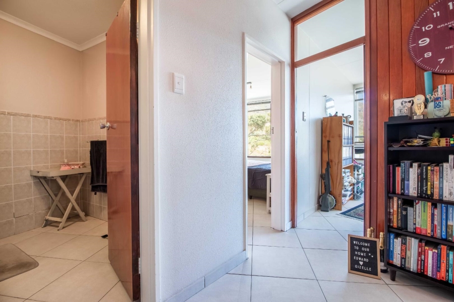 2 Bedroom Property for Sale in Vredehoek Western Cape